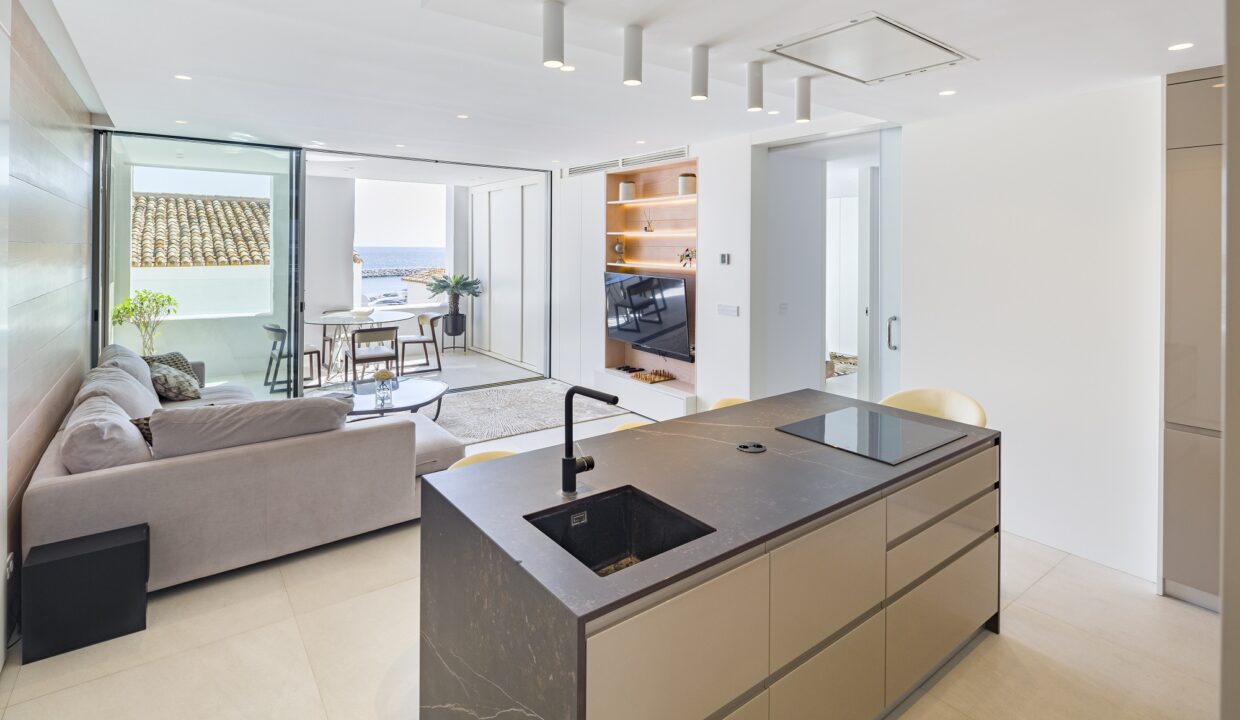 1 A JOM 1a - Kitchen 2 bedroom apartment for rent in Puerto Banus, beachside, sea views, Marbella, Costa del Sol