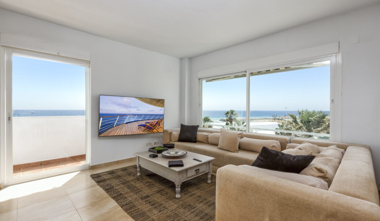 1 Beachfront apartment in Puerto Banus, Playa Rocio - Jacques Olivier Marbella