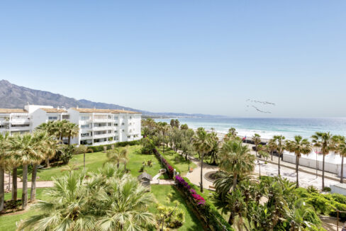 2 Beachfront apartment in Puerto Banus, Playa Rocio, Marbella - Jacques Olivier Marbella