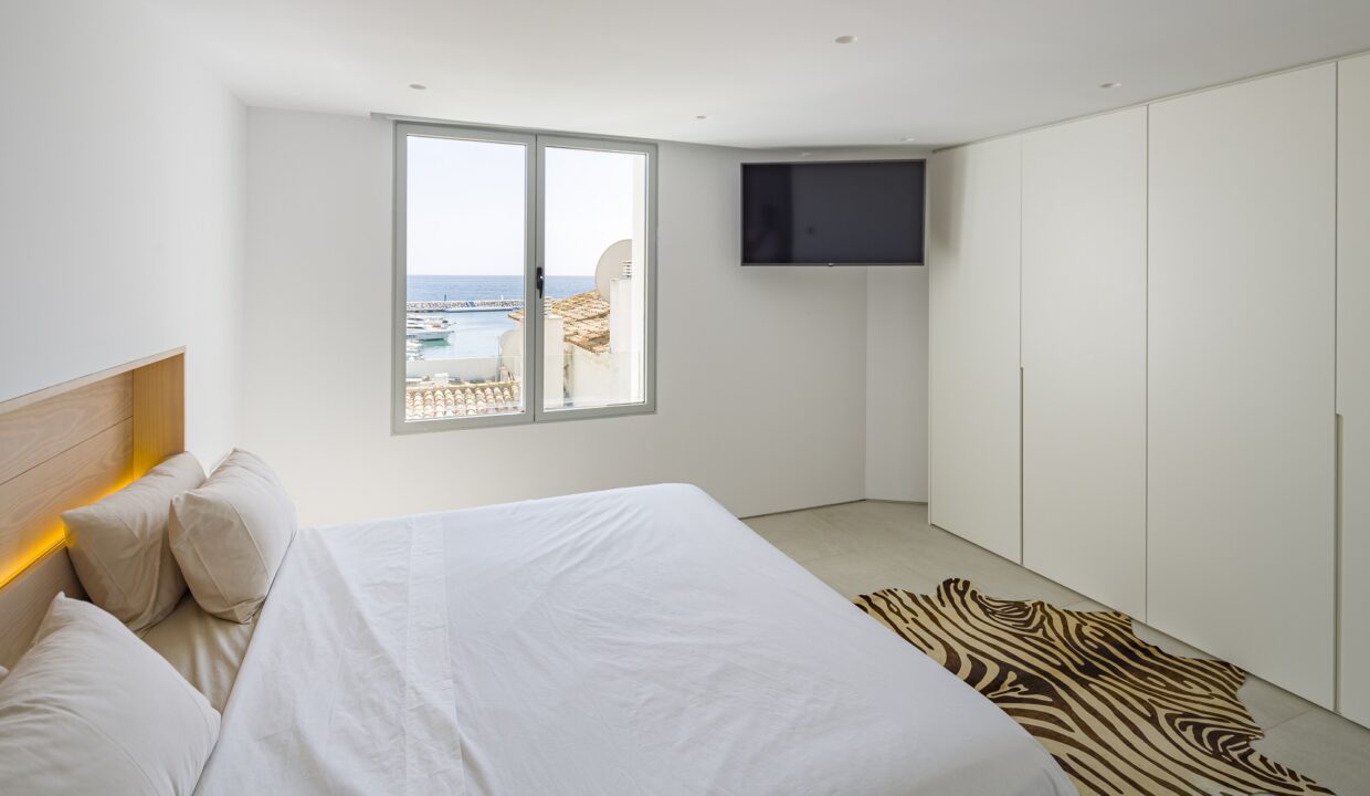 2 -Bedroom with sea views 2 bedroom apartment for rent in Puerto Banus, beachside, sea views, Marbella, Costa del Sol