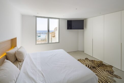 2 -Bedroom with sea views 2 bedroom apartment for rent in Puerto Banus, beachside, sea views, Marbella, Costa del Sol
