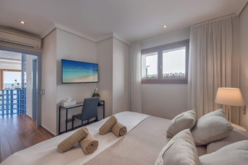 luxury seaside  / sea views bedroom