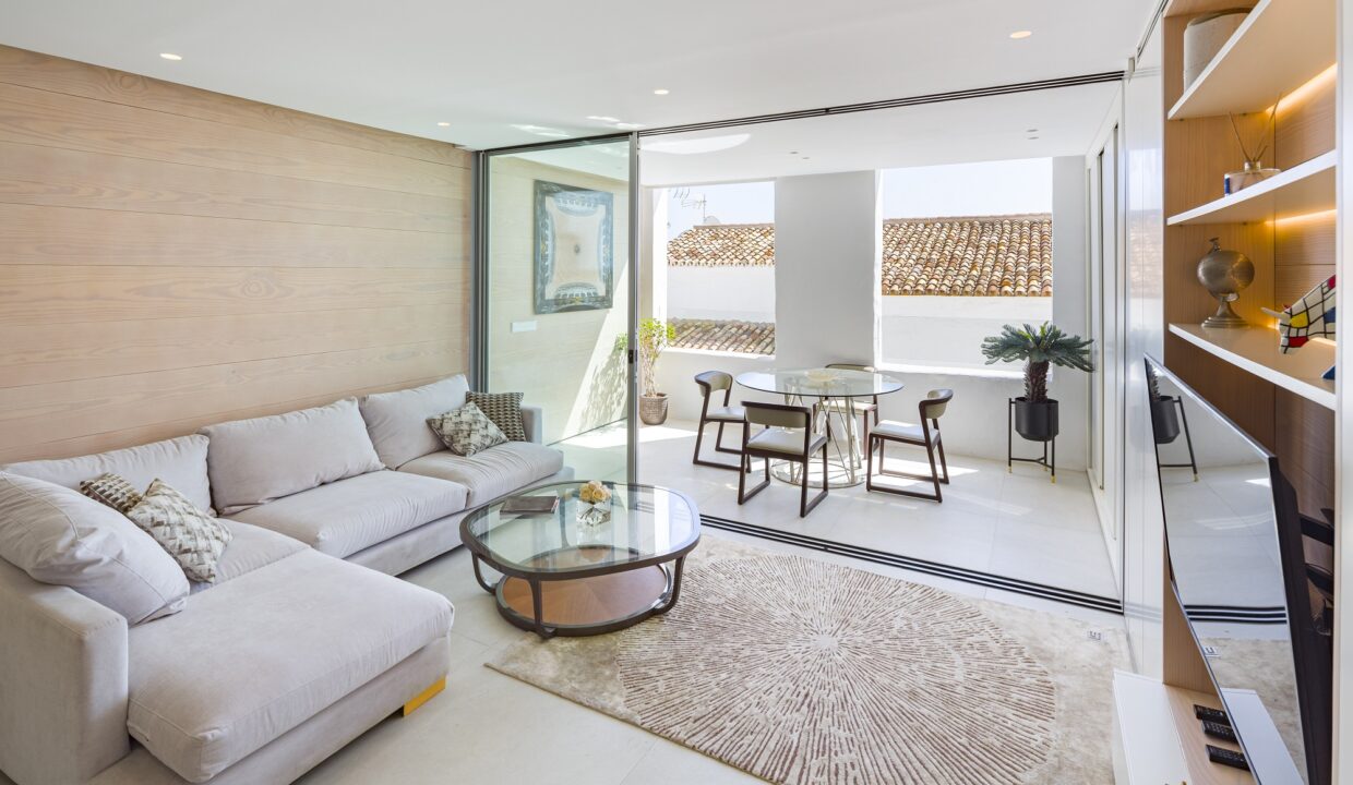 3- Living Room 2 bedroom apartment for rent in Puerto Banus, beachside, sea views, Marbella, Costa del Sol