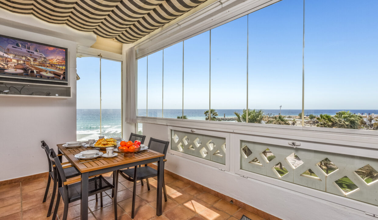 5 - Beachfront apartment in Puerto Banus, Playa Rocio, Marbella - Jacques Olivier Marbella