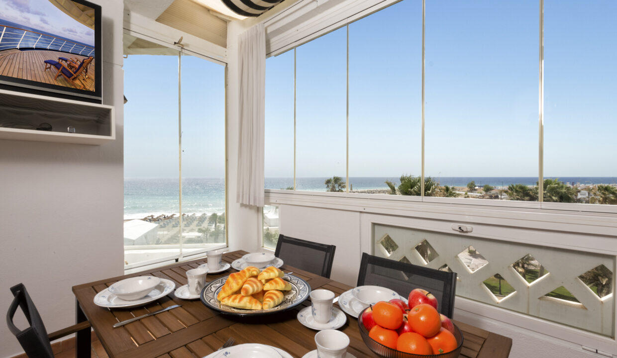 6 - Beachfront apartment in Puerto Banus, Playa Rocio, Marbella - Jacques Olivier Marbella