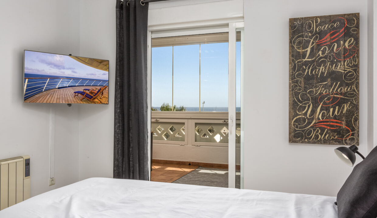 7 a - Beachfront apartment in Puerto Banus, Playa Rocio, Marbella - Jacques Olivier Marbella