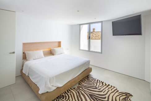 Bedroom 2 bedroom apartment for rent in Puerto Banus, beachside, sea views, Marbella, Costa del Sol