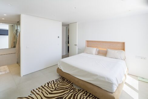 Bedroom1 2 bedroom apartment for rent in Puerto Banus, beachside, sea views, Marbella, Costa del Sol