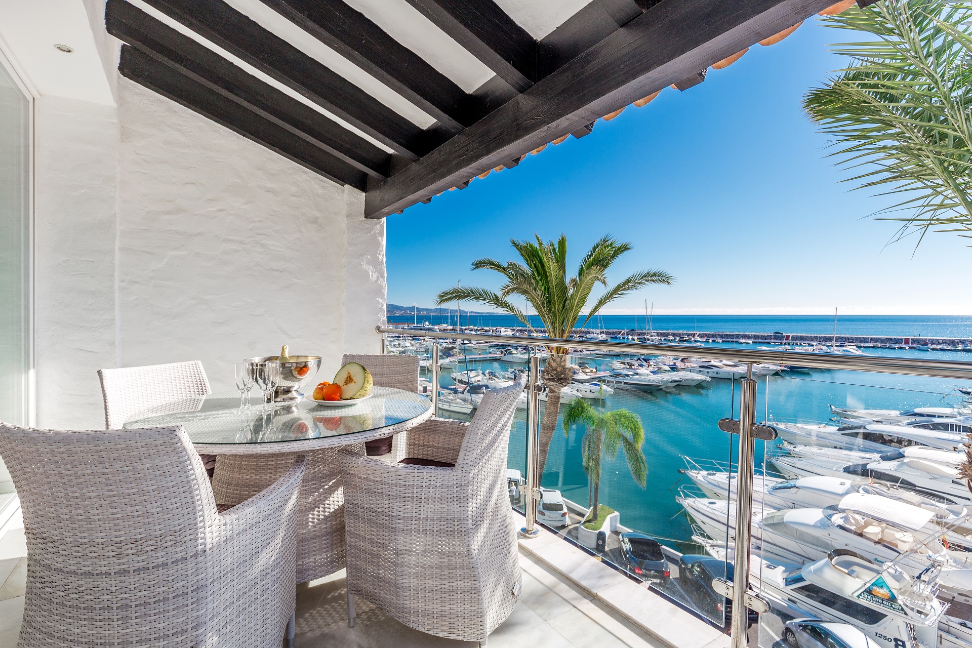 First Line Apartment in Puerto Banús