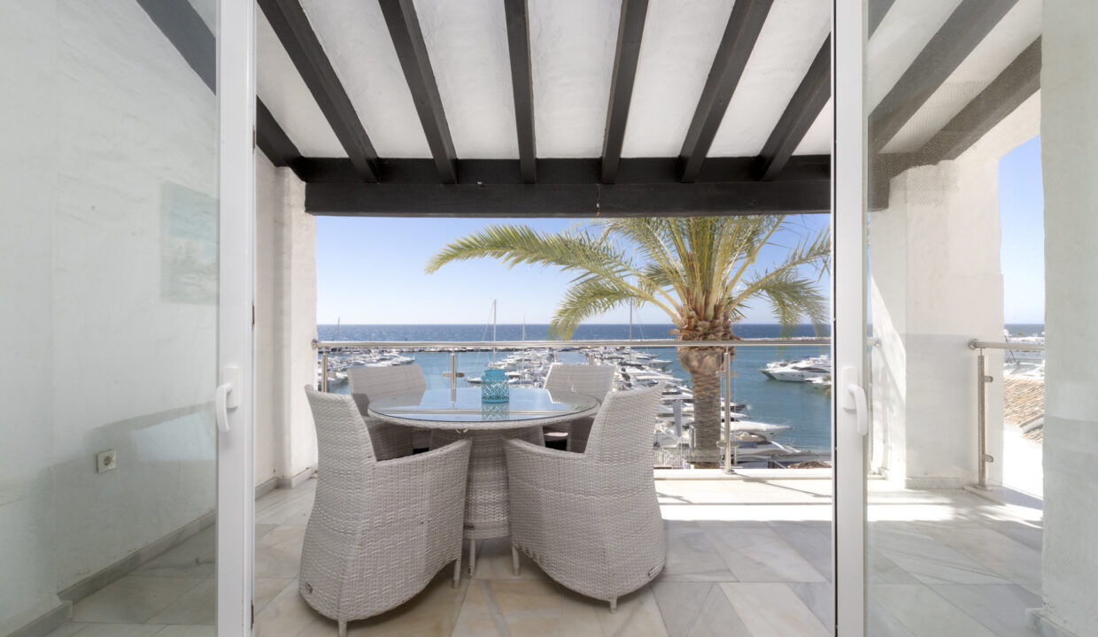 Holiday rental First Line Luxury Apartment in Puerto Banus - Jacques Olivier Marbella