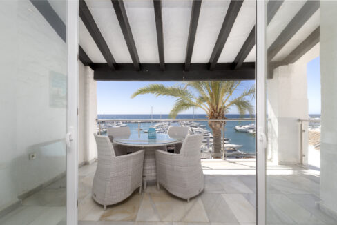 Holiday rental First Line Luxury Apartment in Puerto Banus - Jacques Olivier Marbella