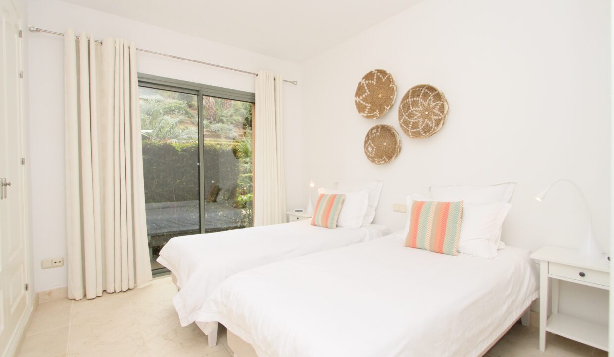 Twin bedroom 2 bedroom apartment for rent with indoor pool, gym and private garden, Marbella, Costa del Sol, Spain
