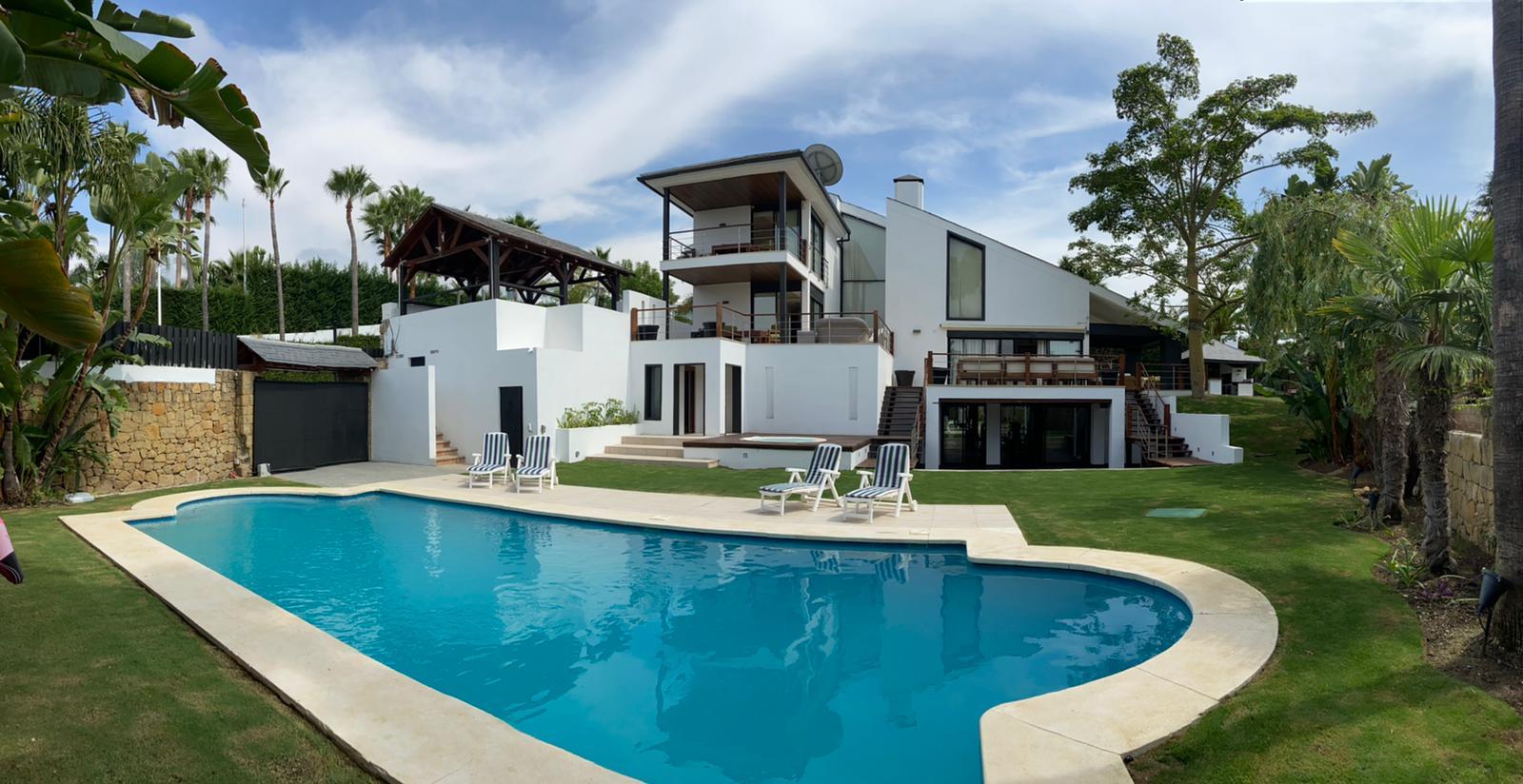 Modern villa for sale in Los Naranjos Golf, Marbella