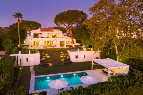 6-Bed Villa for sale in Nueva Andalucia