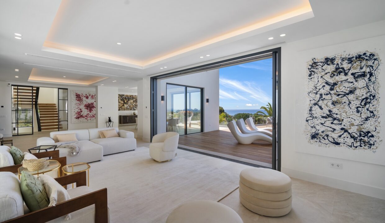 Spacious living - Spectacular Villa with Panoramic Sea Views, Rio Real, Marbella - Jacques Olivier Marbella