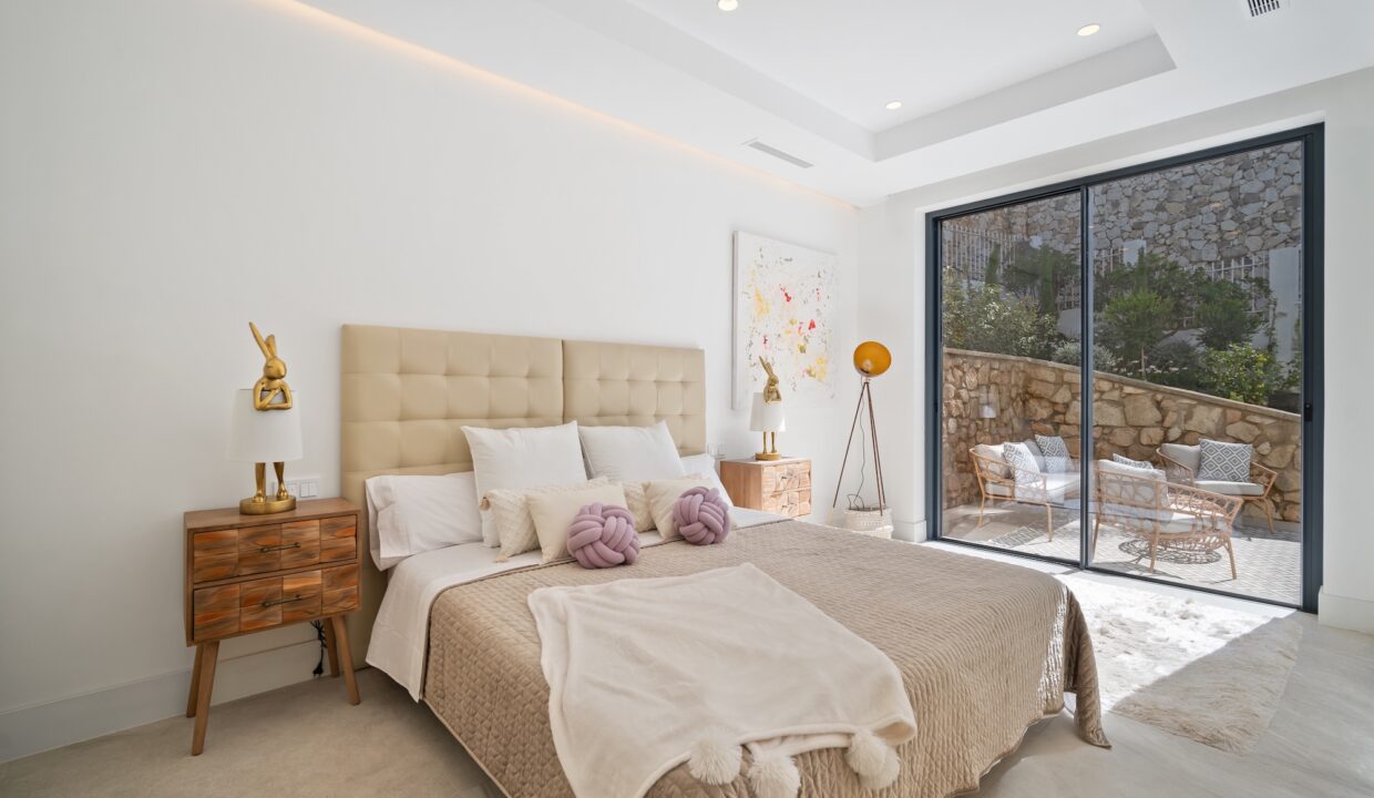 bedroom - Spectacular Villa with Panoramic Sea Views, Rio Real, Marbella - Jacques Olivier Marbella