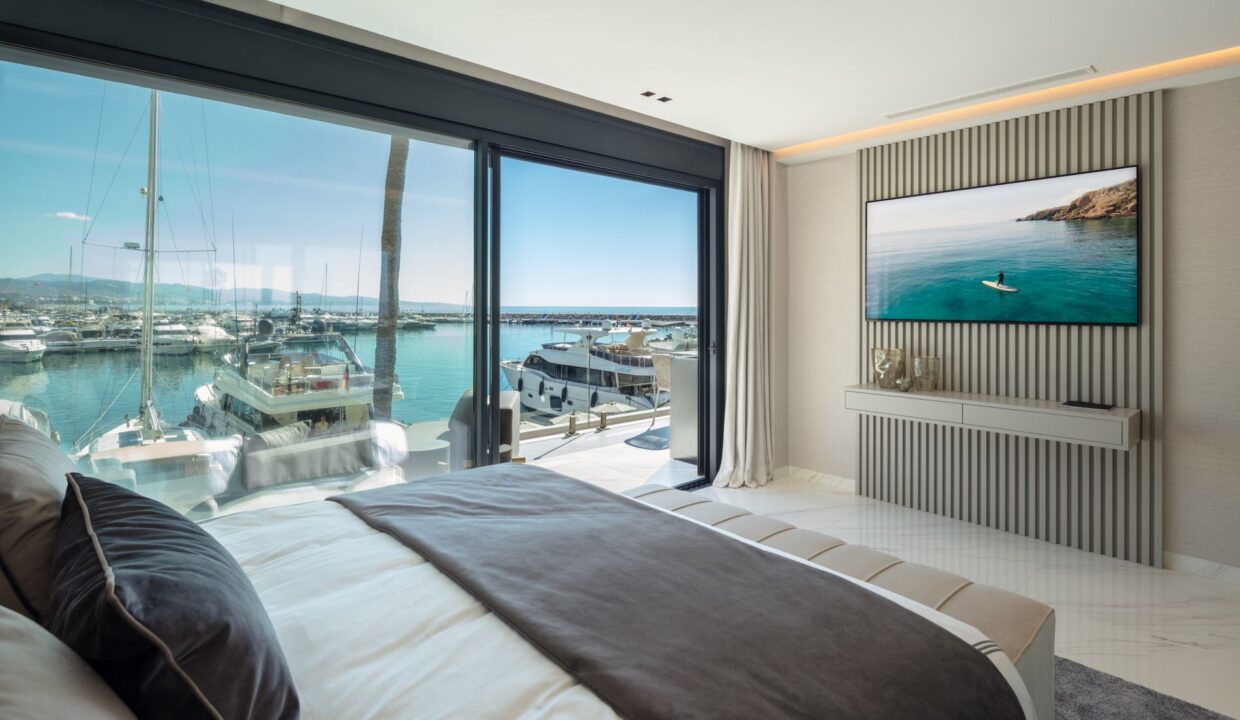 Bedroom with sea and port views - puerto banus apartment for sale