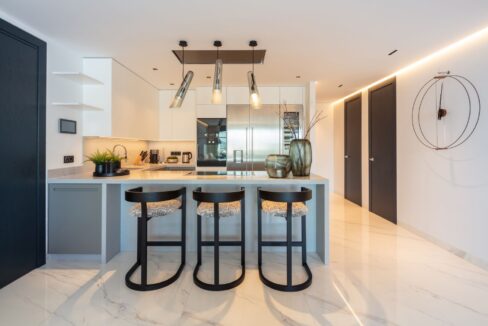open kitchen - luxury apartment for sale in Puerto Banus