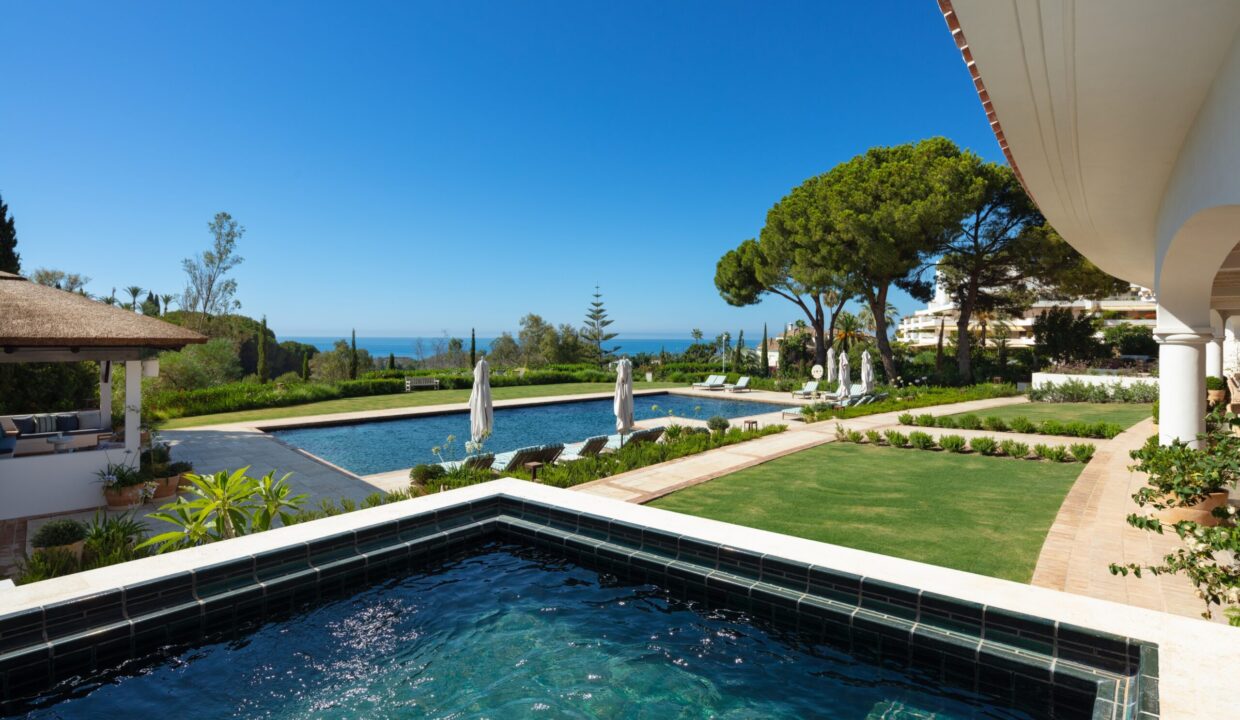 16 bedrooms Villa for sale in The Golden Mile, Marbella 13