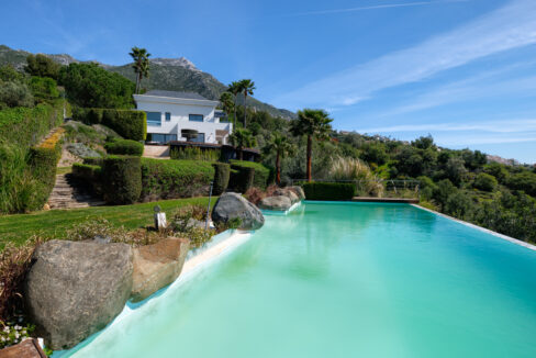 Villa for Sale in Istan with sea and lake views - Jacques Olivier Marbella (2)