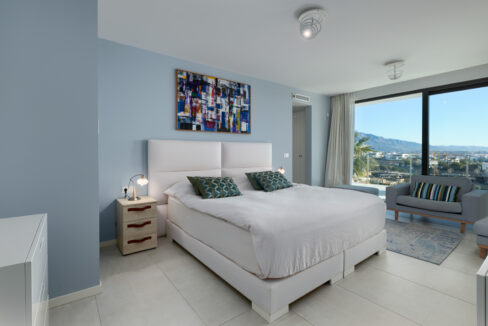 bedrooms with views - Villa for Sale in Nueva Atalaya (Estepona) - by Jacques Olivier Marbella