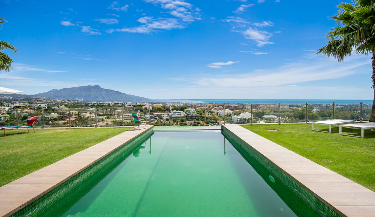 pool- Villa for Sale in Nueva Atalaya (Estepona)
