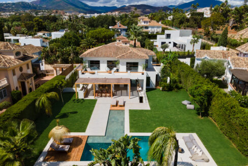 5 Bedroom Villa For Sale in Nueva Andalucía - Japandi syle by Jacques Olivier Marbella