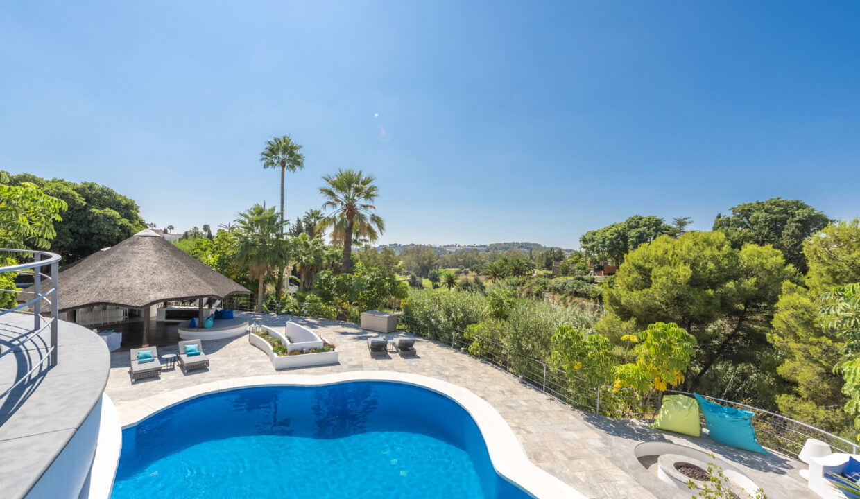 Private pool - Fully renovated contemporary four bedroom villa for sale in Nueva Andalucia- Jacques Olivier Marbella 4