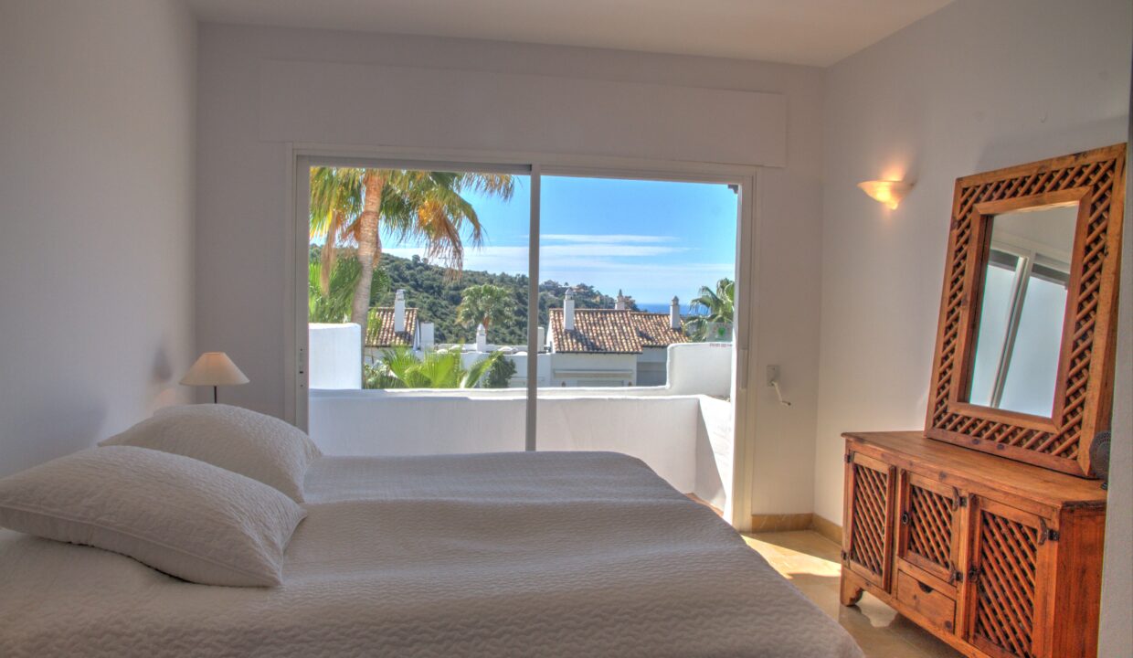 Bedroom 1 with terrace and sea views - Jacques Olivier Marbella