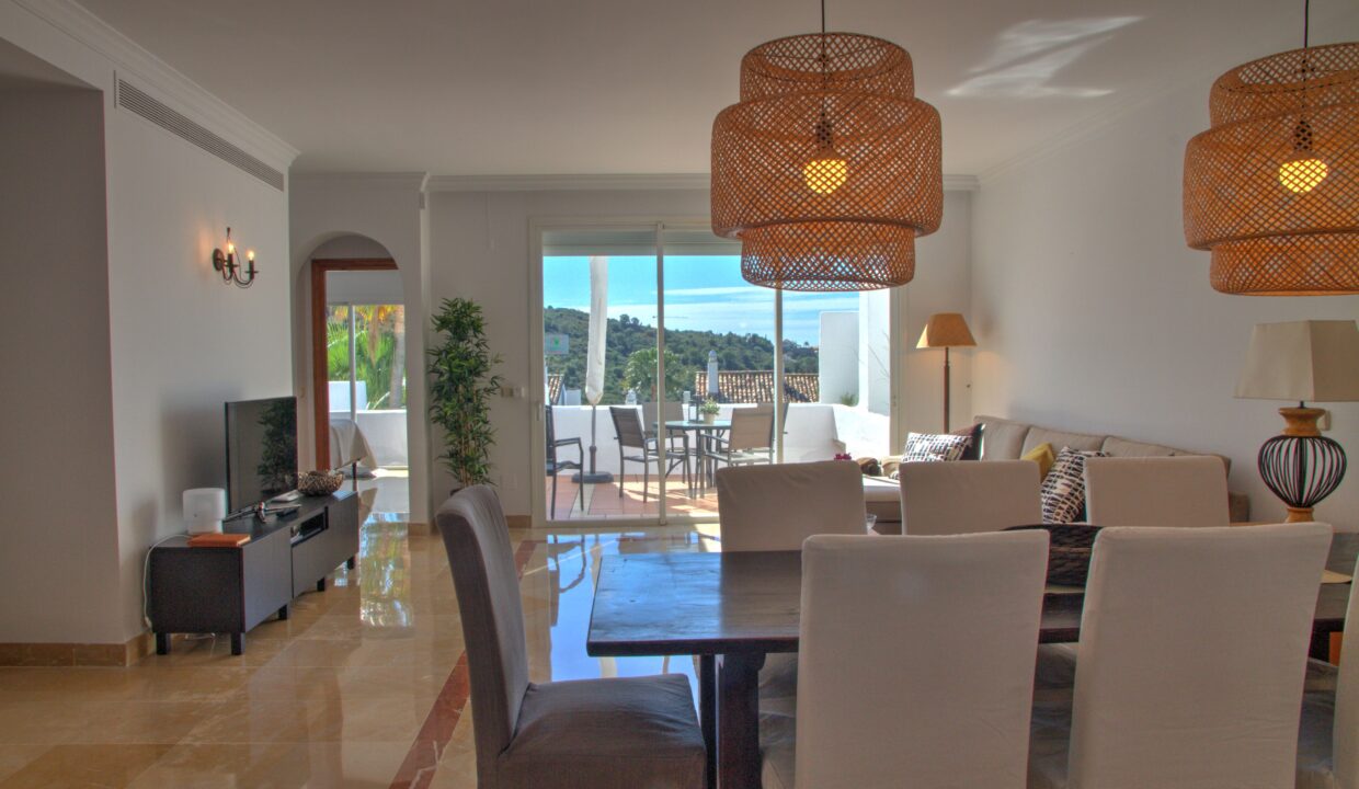 Dining room with terrace and sea views1
