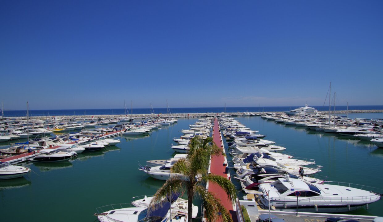 Port view from balcony - apartment for sale in Puerto Banus - Jacques Olivier Marbella