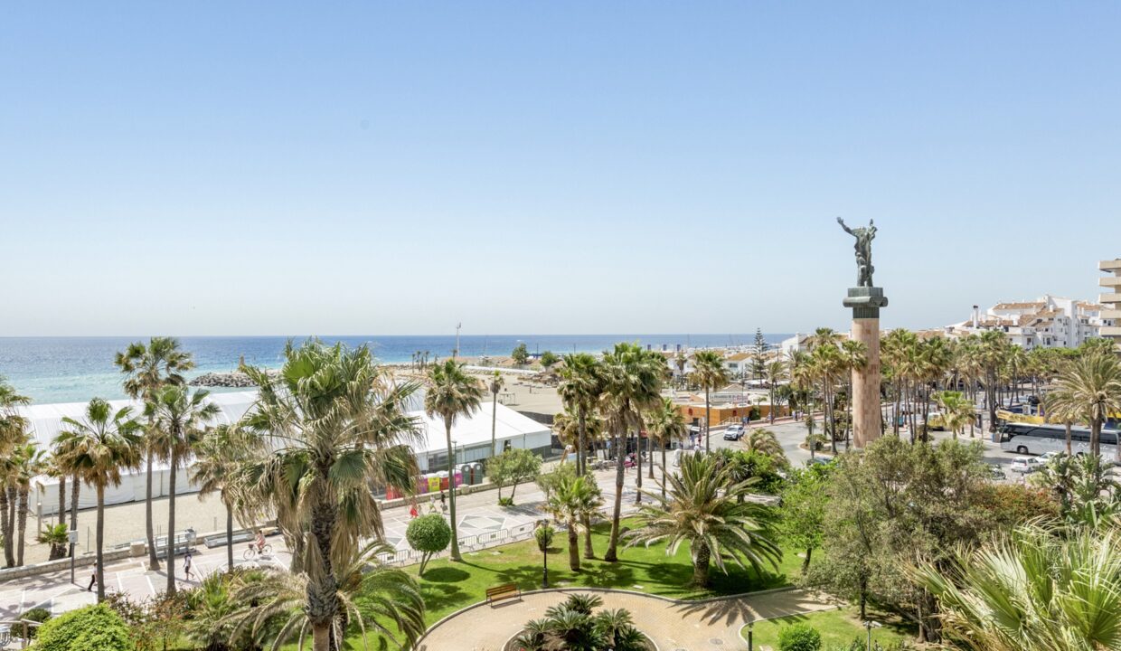 Playa Roccio - Beachfront apartment in Puerto Banus, Playa Rocio, Marbella - Jacques Olivier Marbella