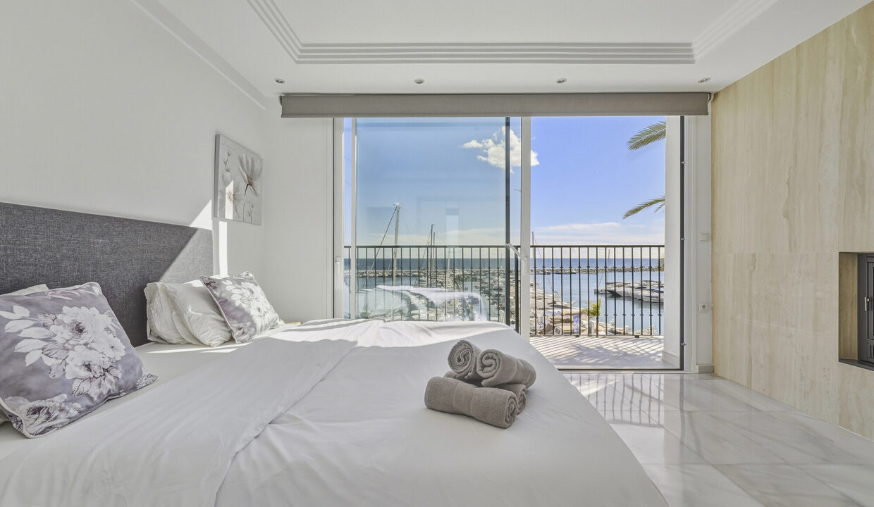 3 bedroom Vacation Penthouse with Panoramic Sea Views in Puerto Banus Marbella - Jacques Olivier Marbella