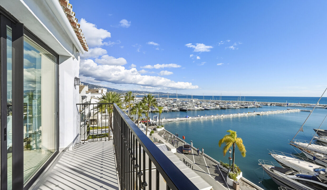 3 bedroom with breathtaking panoramic sea views in Puerto Banus - Jacques Olivier Marbella