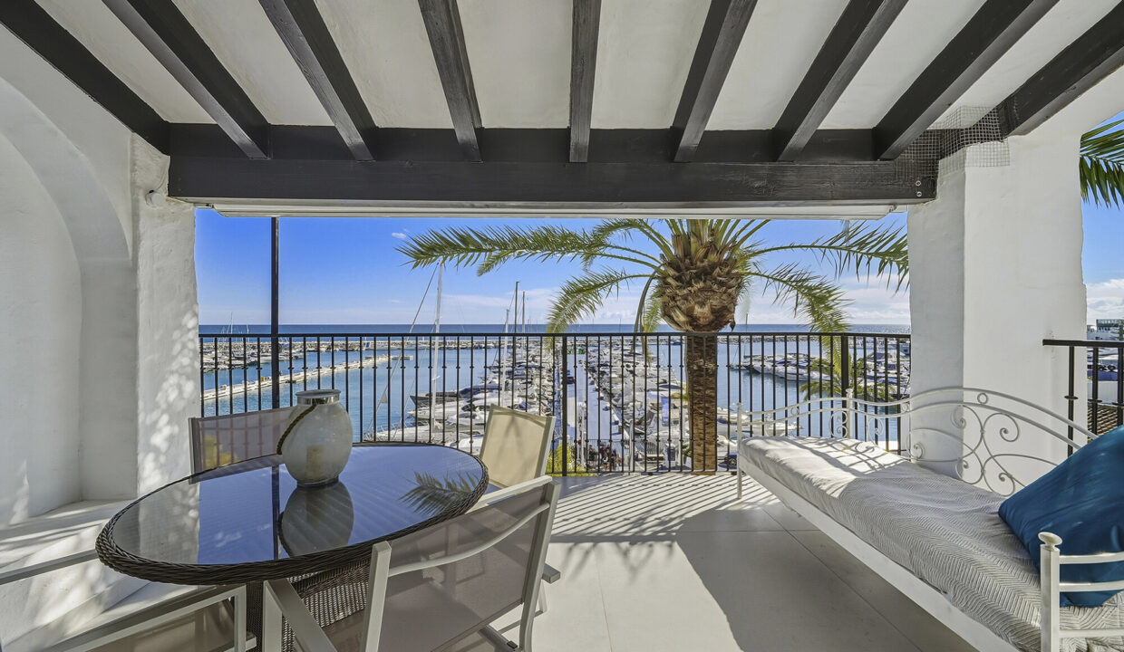 Frontline Holiday Apartment with Sea Views in Puerto Banus - Jacques Olivier Marbella