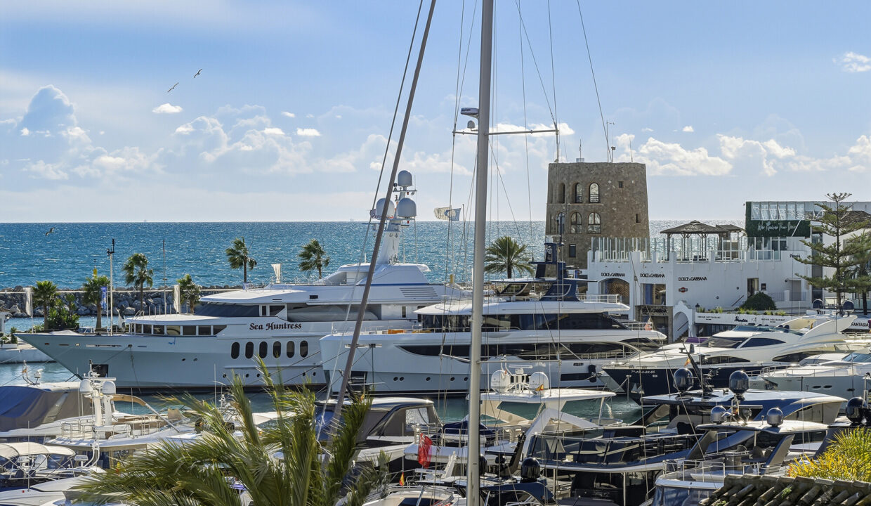 Firstline Holiday Penthouse with sea views Puerto Banus - Jacques Olivier Marbella