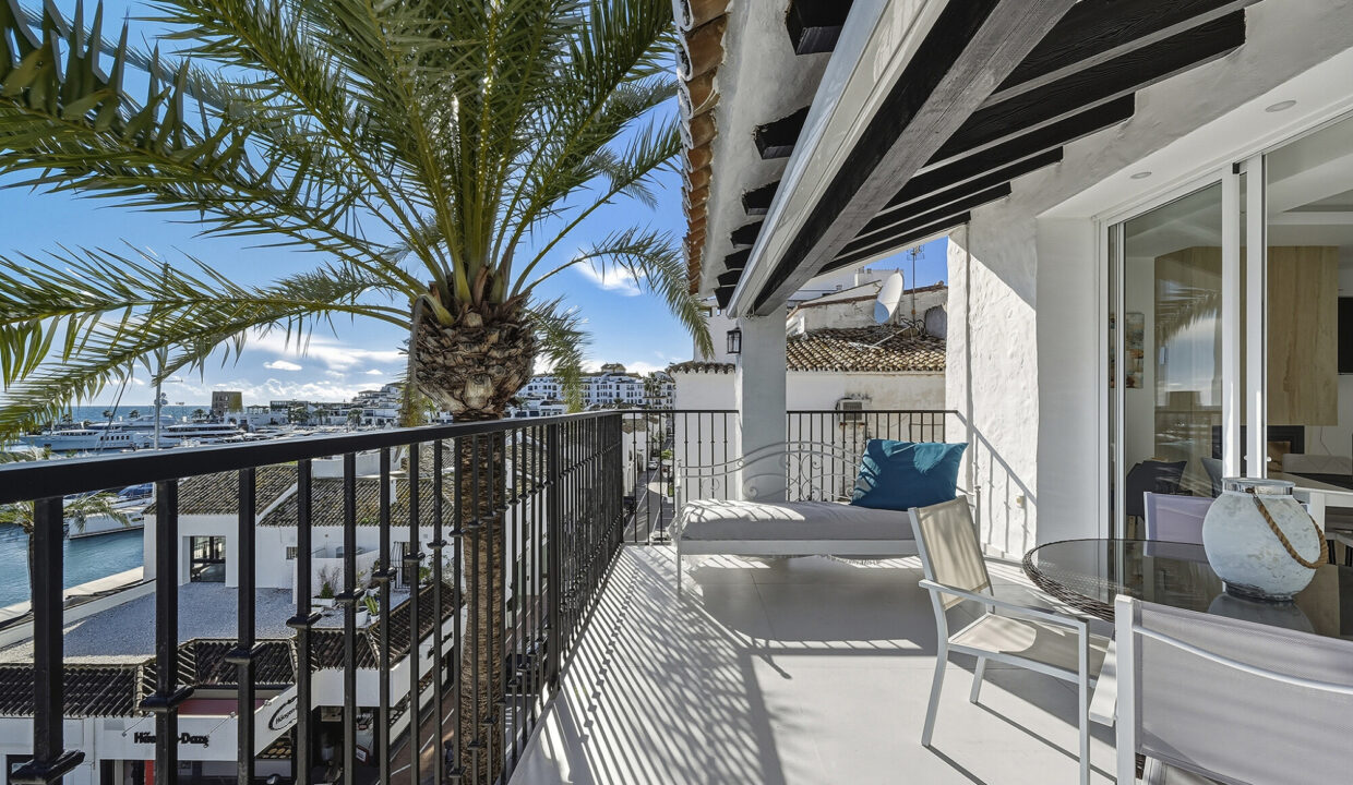 Holiday Penthouse in Puerto Banus Marina - Jacques Olivier Marbella