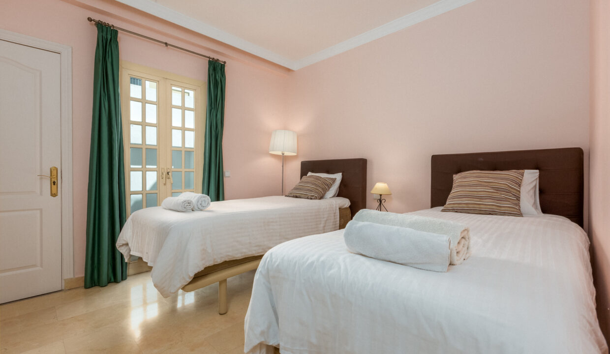 Vacation rental in Aloha Pueblo with rooftop terrace and views - jacques Olivier Marbella