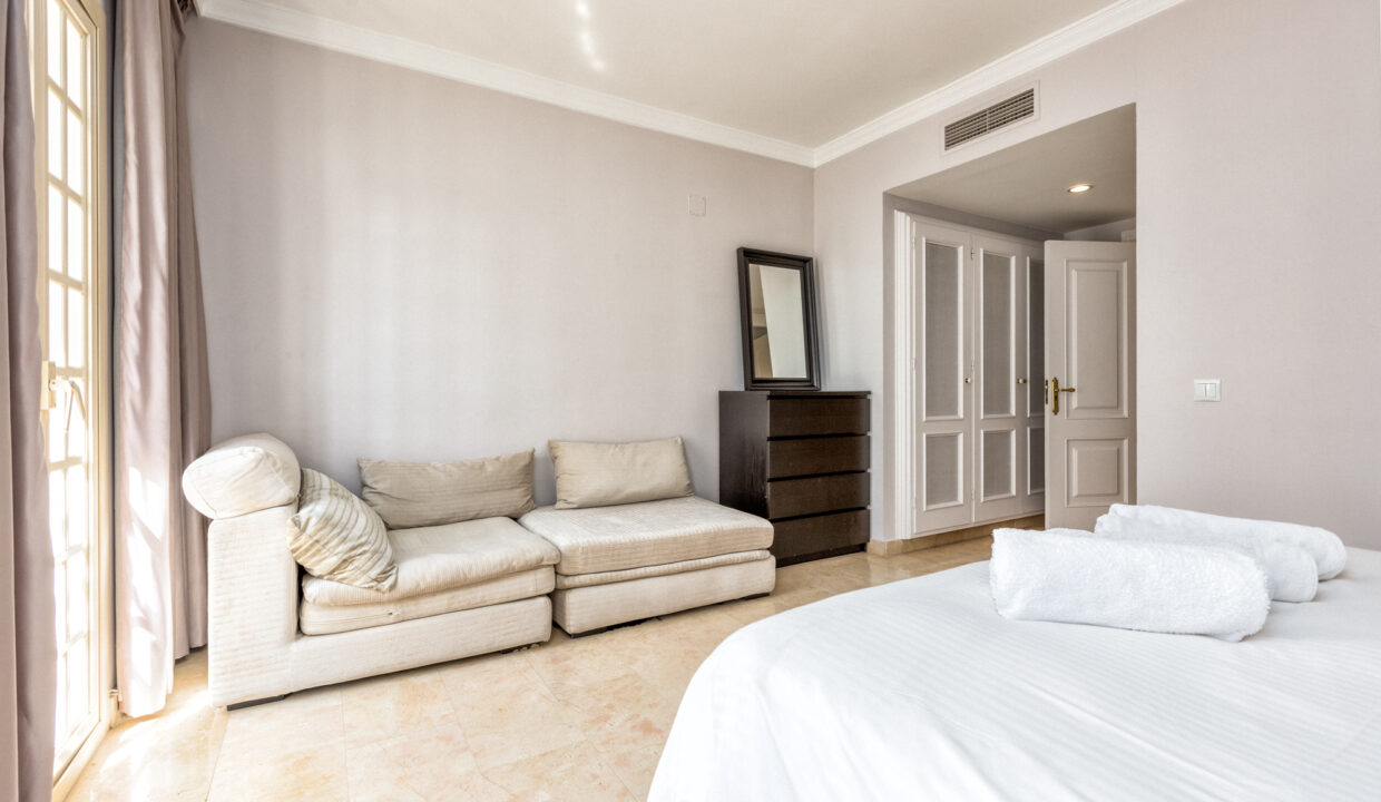 holiday rental in Aloha Pueblo with rooftop terrace and views - jacques Olivier Marbella
