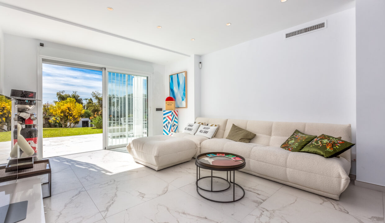 Property for sale in La Rinconada, Nueva Andalucia - Jacques Olivier Marbella