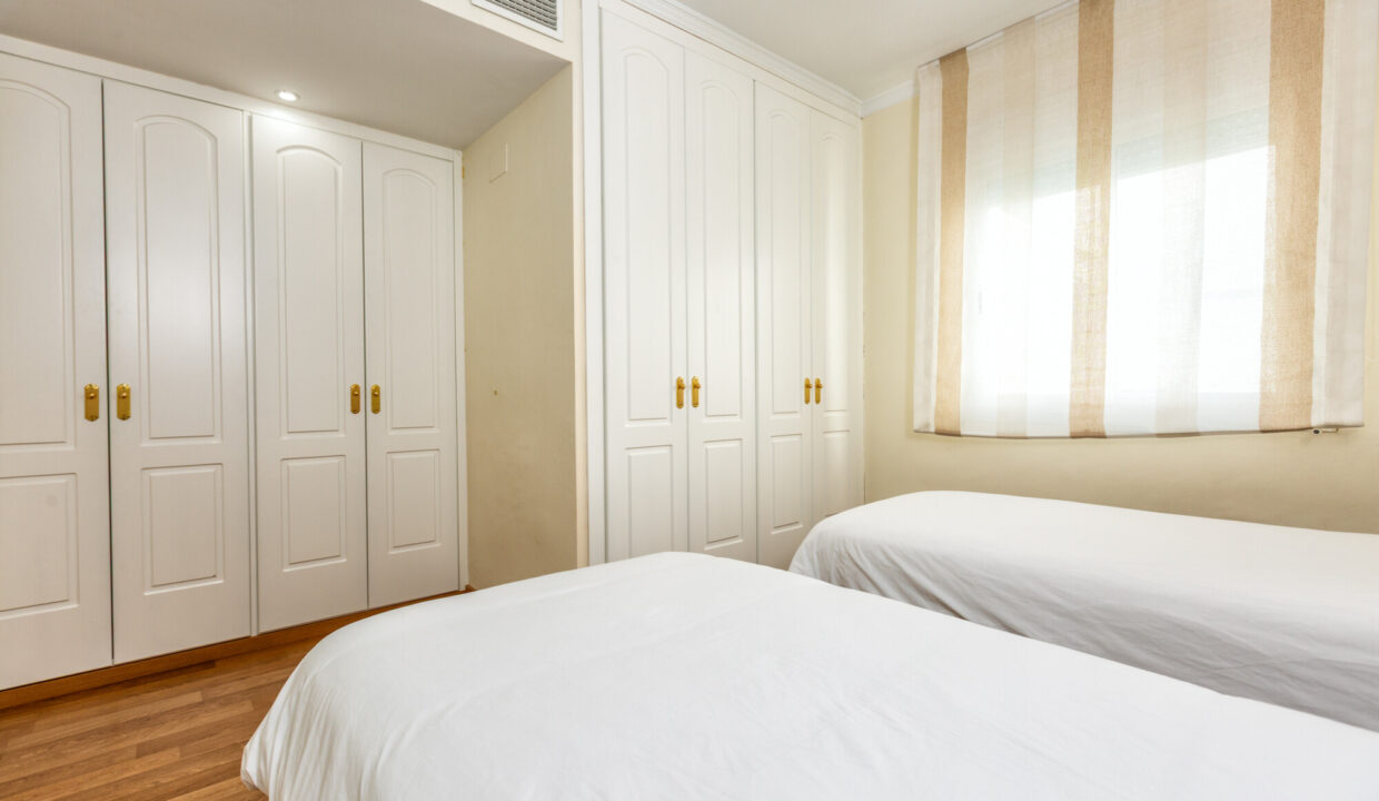 3 bedroom holiday apartment in puerto Banus Jacques Olivier Marbella.