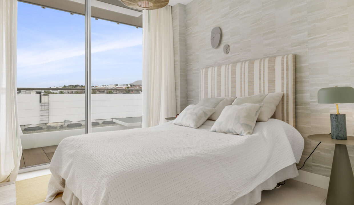 For sale Frontline Beach Apartment in The Edge, Estepona - Jacques Olivier Marbella