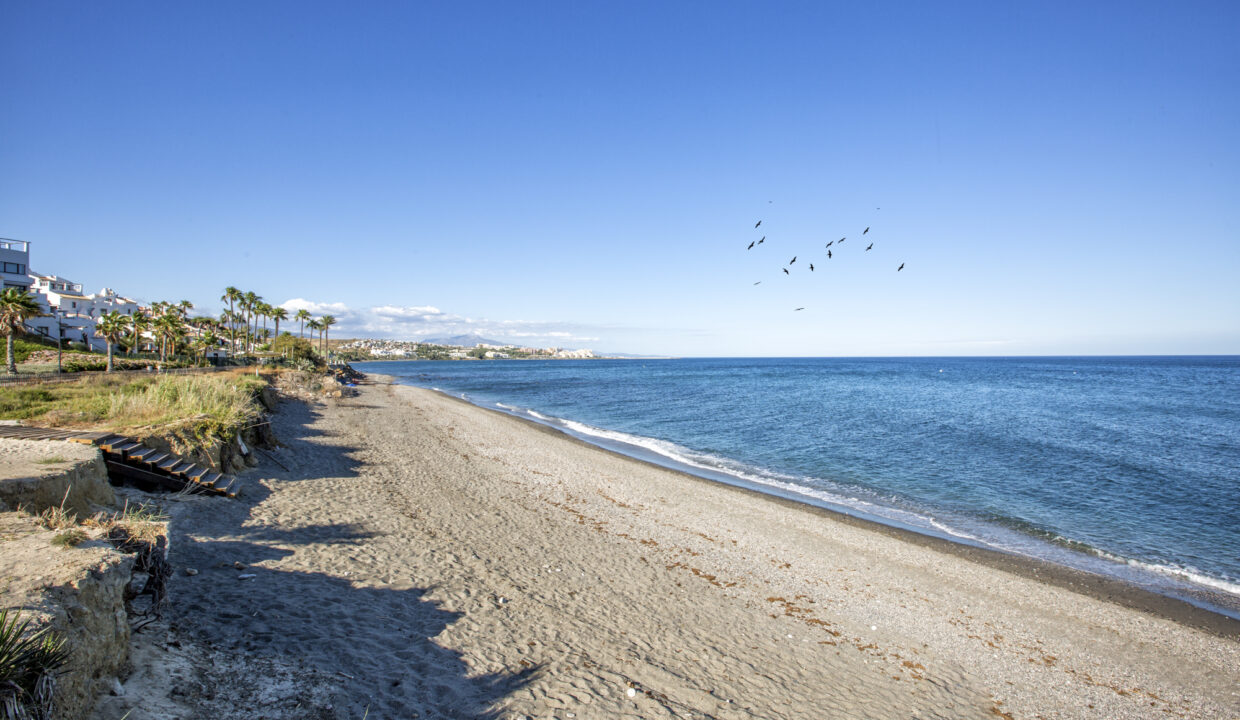 The Edge Estepona - Beachfront Holiday Apartment - Jacques Olivier Marbella