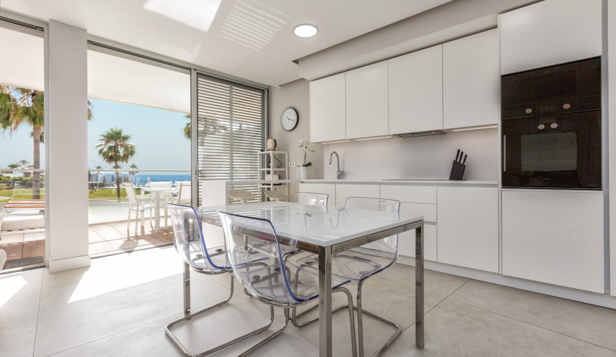 Beachfront Holiday Apartment in Estepona - Jacques Olivier Marbella