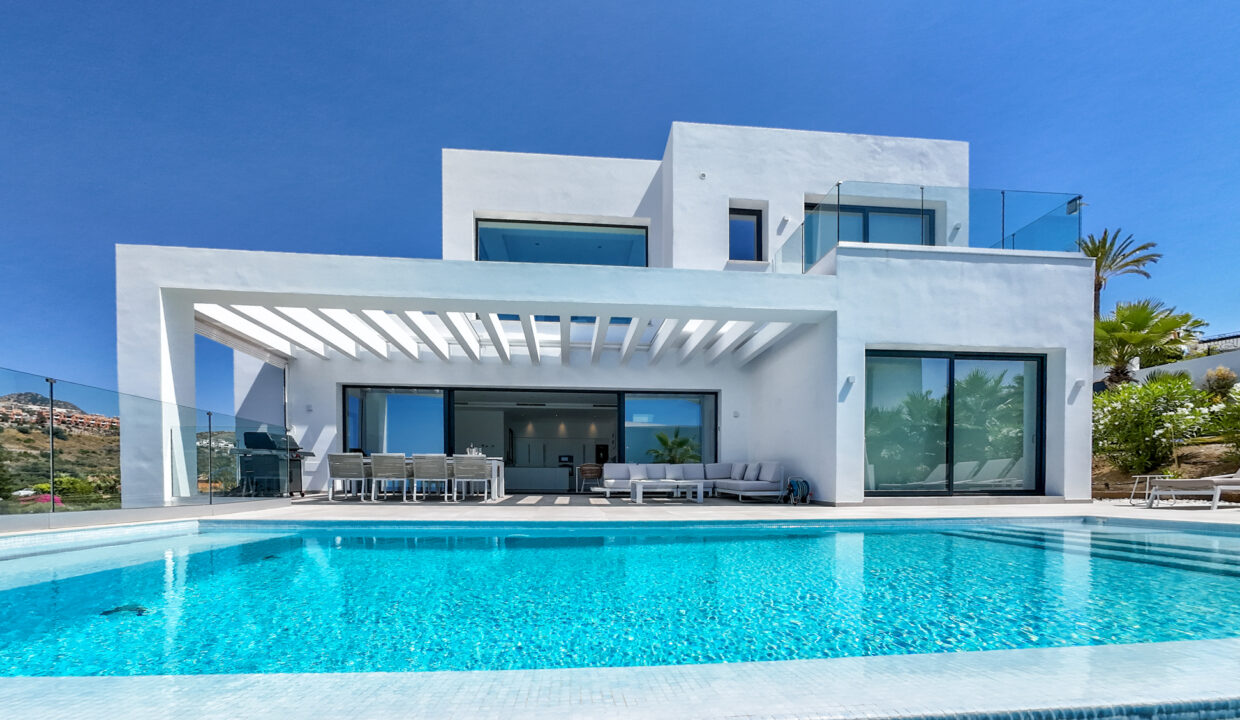 4-Bedroom Holiday Villa with Heated Pool - Jacques Ollivier Marbella