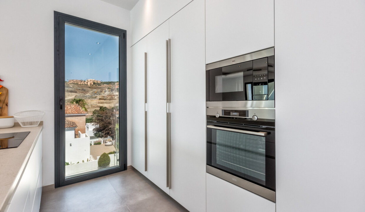 4 Bedrooms Sea Views & Heated Private Pool - Jacques Oliver