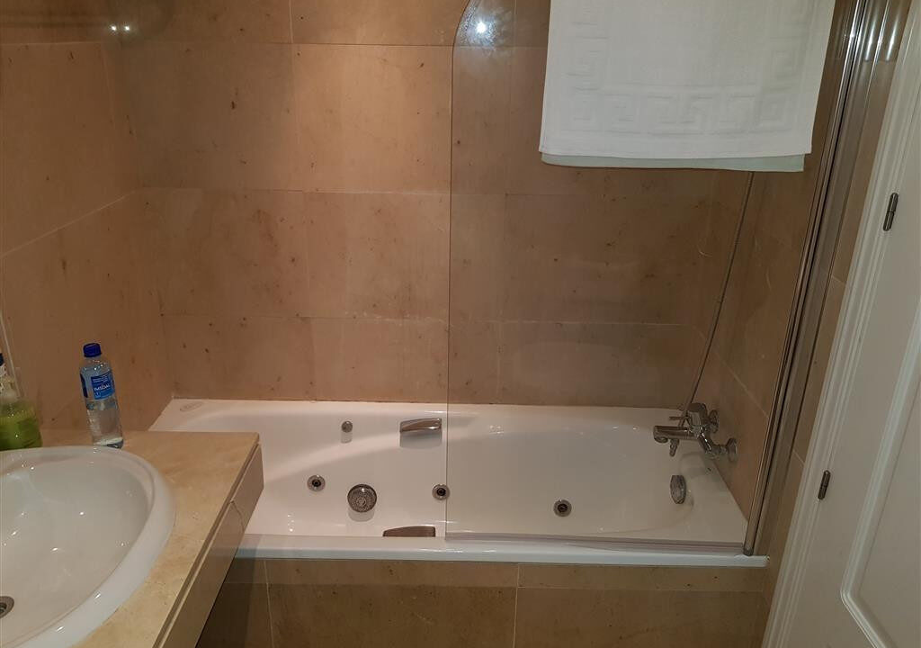 Middle Floor Apartment for sale in Málaga La Duquesa Costa del Sol Spain - Jacques Olivier Marbella