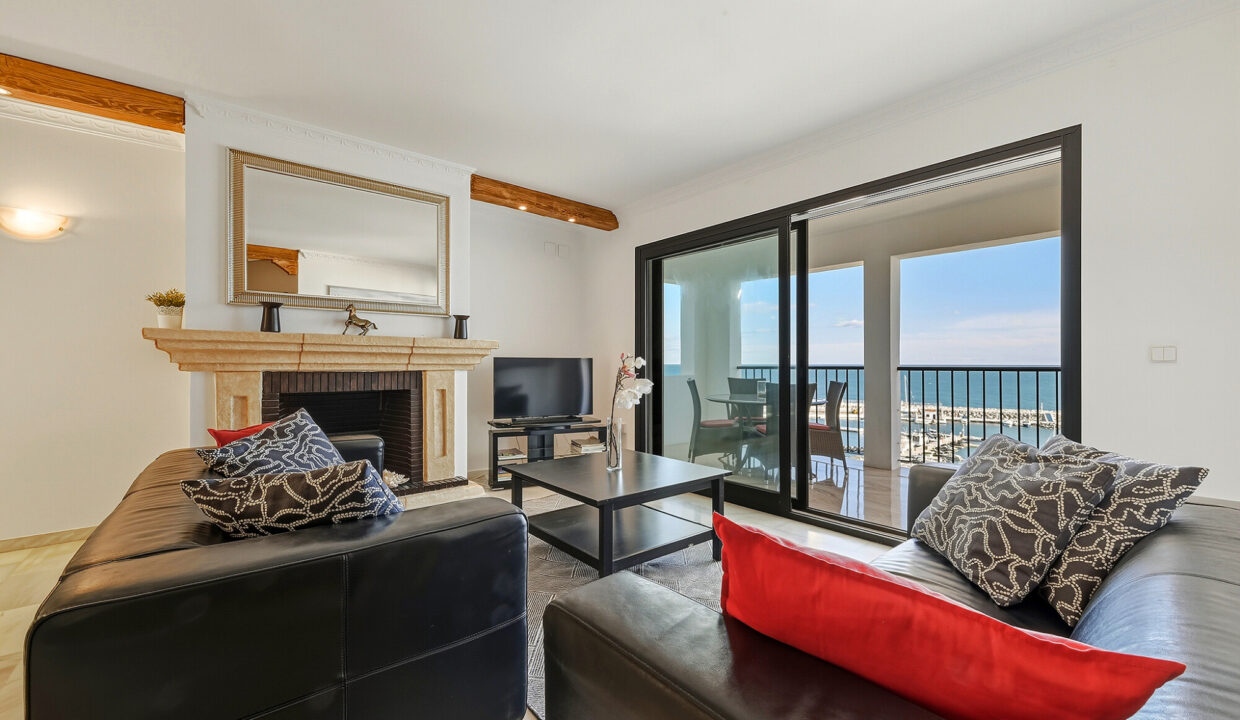 Puerto Banus Penthouse With Panoramic Sea Views