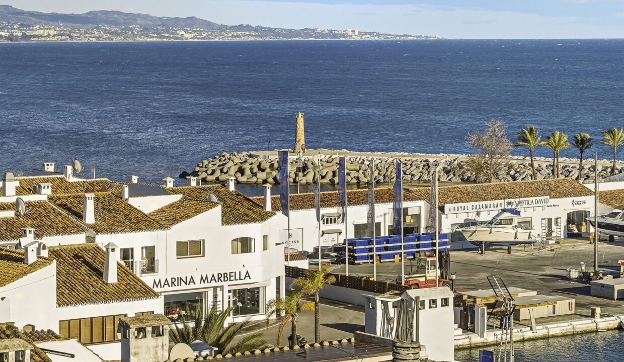 Puerto Banus Penthouse With Panoramic Sea Views - Jacques Olivier Marbella