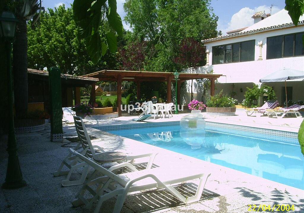 Detached Villa for sale in Málaga Estepona Costa del Sol Spain - Jacques Olivier Marbella